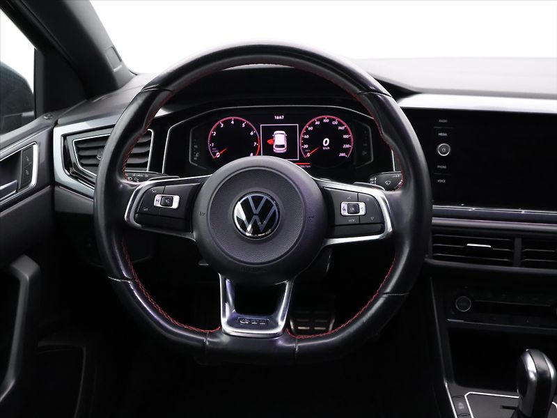 Volkswagen Polo 2,0 GTI 147kW DSG Virtual DPH - fotka 15 z 33