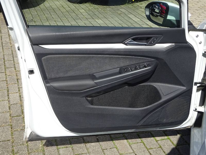 Volkswagen Golf (2022) 1,0TSi /81kW Variant Life - fotka 20 z 27