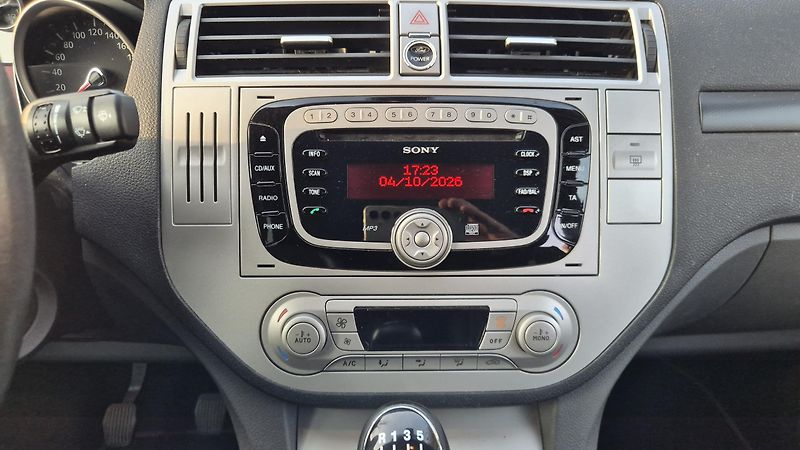 Ford Kuga (2011) 2.0 TDCi 4x4 Titanium, ČR - fotka 17 z 52