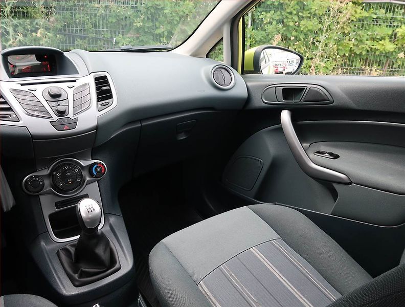 Ford Fiesta (2010) 1.25, Park. senzory - fotka 8 z 17