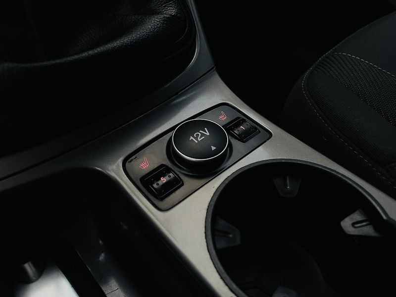 Ford Kuga 2.0TDCi 4x4 MAN TAŽNÉ VÝHŘEV - fotka 36 z 44