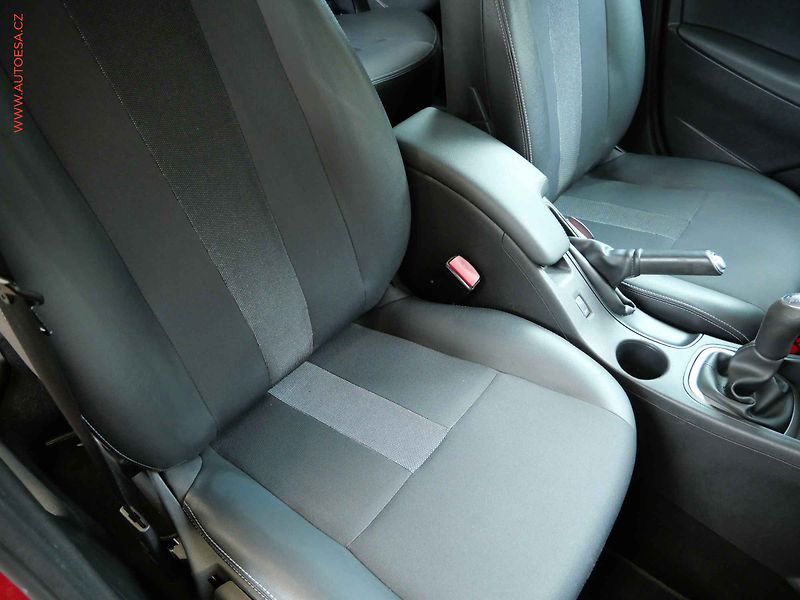 Renault Fluence (2010) 1.6i, ČR, Navi, AC - fotka 11 z 21