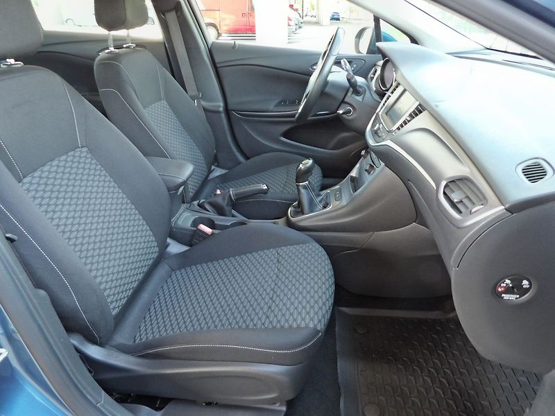 Opel Astra 1.4 Turbo 92kW ST ČR 1maj. - fotka 19 z 27
