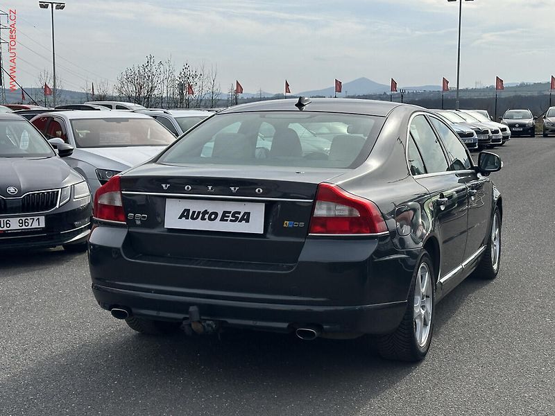 Volvo S80 (2010) 2.4, Navi, xenon, kůže - fotka 6 z 18
