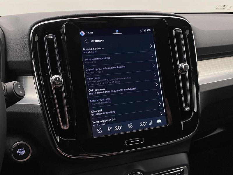 Volvo XC40 (2026) B3 AUT DARK PLUS - fotka 57 z 60