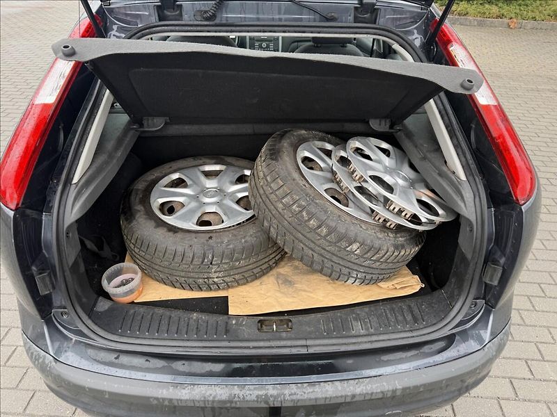 Ford Focus 1,6 i 16V 74kw Klima Tažné 2sa - fotka 10 z 20