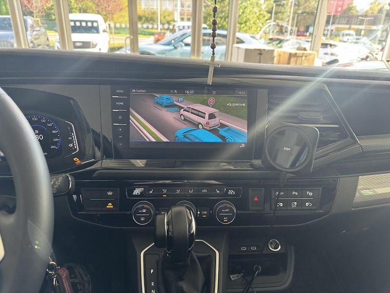Volkswagen Multivan 2,0TDI DSG 4Motion Highline - fotka 16 z 37