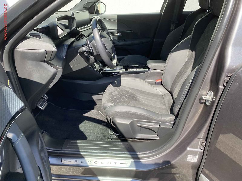 Peugeot 2008 (2022) 1.2 PT, GT, AT, LED, navi - fotka 9 z 20
