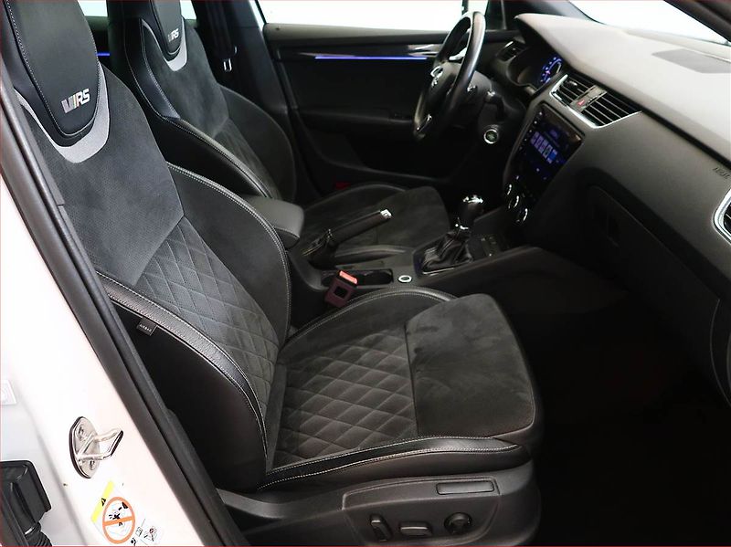 Škoda Octavia (2017) RS 2.0 TDI 4x4 DSG, 4X4 - fotka 9 z 19