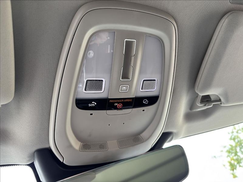 Volvo XC90 2,0 B5 AWD Plus Dark - fotka 43 z 46