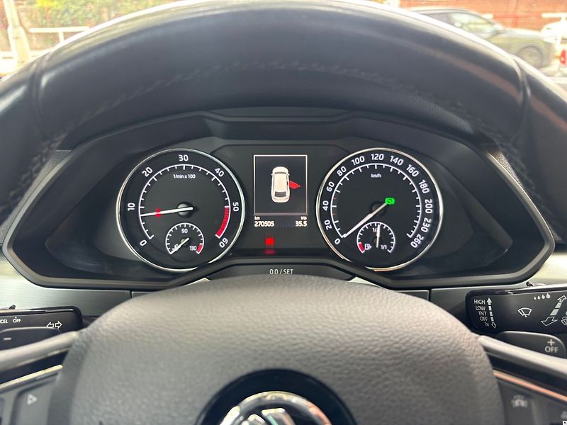 Škoda Superb 2.0TDI-110KW.DSG.TAŽNÉ-ZÁRUKA - fotka 29 z 48
