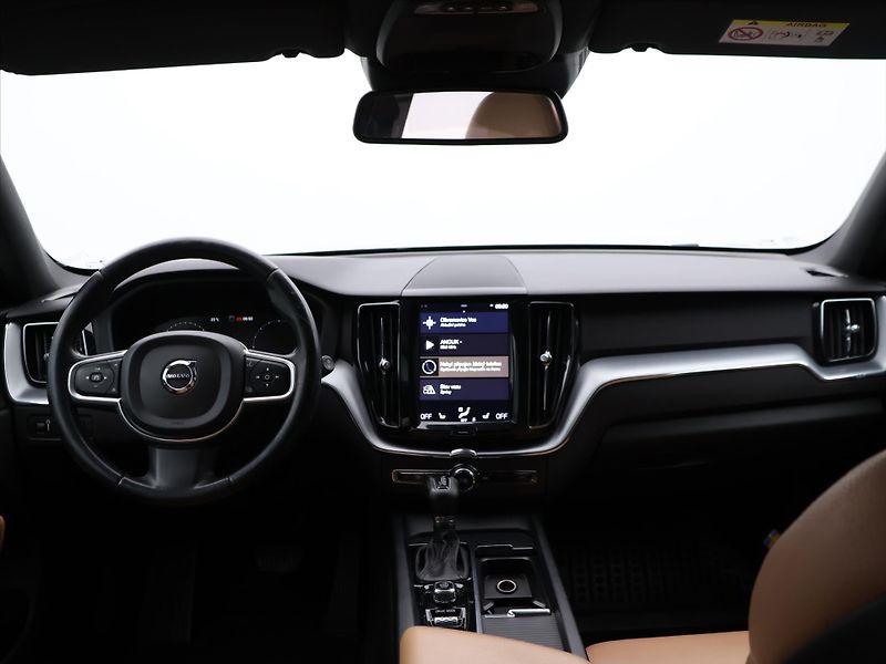 Volvo XC60 2,0 140KW D4 Momentum AWD Auto - fotka 15 z 22