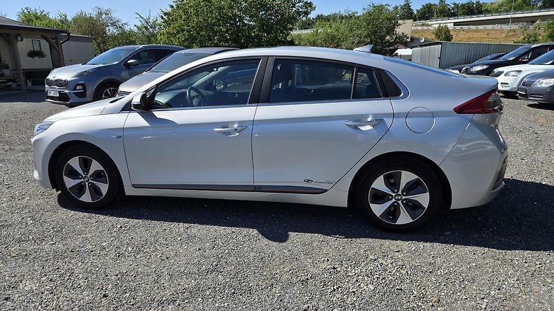 Hyundai Ioniq ELECTRIC DRIVE 88KW STYLE  - fotka 12 z 48