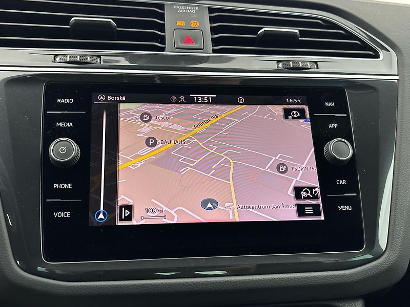 Volkswagen Tiguan R-Line DSG - fotka 26 z 29