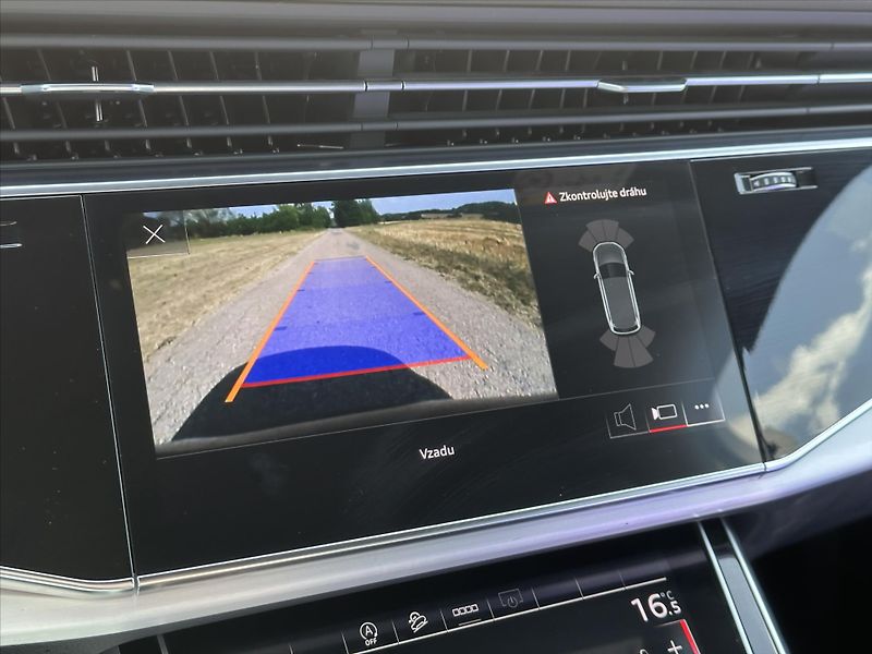 Audi Q7 3.0 - fotka 22 z 36