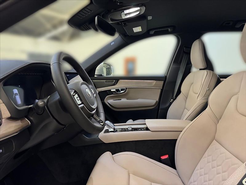 Volvo XC90 (2025) 2,0 Akční cena  Plus Dark 3423 - fotka 6 z 14