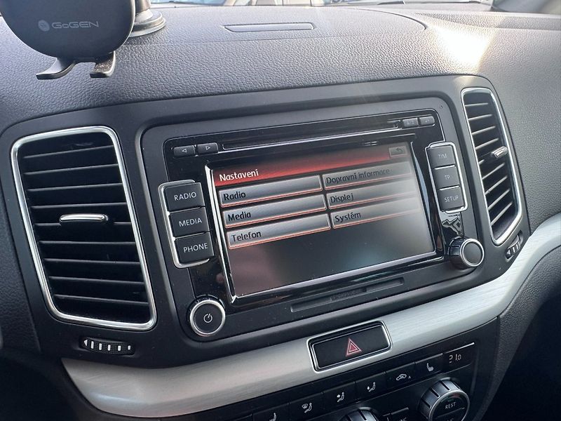 Volkswagen Sharan (2014) 2,0 TDI 130 KW ROZVODY 2. MAJ - fotka 28 z 45
