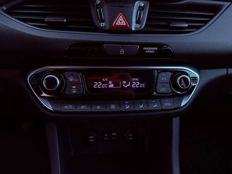 Hyundai i30 1.4 T-GDi All Inclusive, ČR - fotka 23 z 29