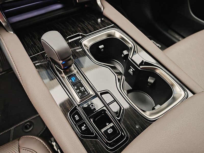 Lexus RX 450h+ Plug-in Hybrid EXECUTIVE - fotka 13 z 17