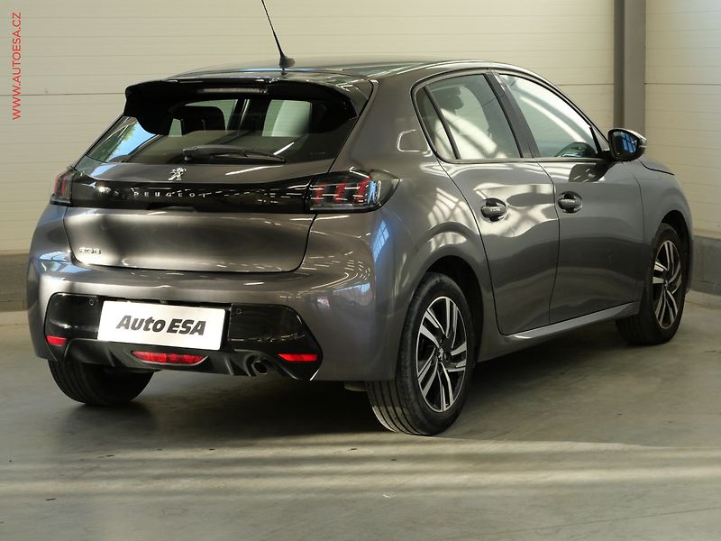 Peugeot 208 (2019) 1.2 PT, Allure, AT, kamera - fotka 4 z 19