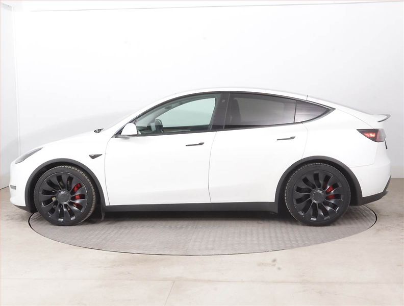 Tesla Model Y (2022) Performance 79kWh, SoH 89% - fotka 3 z 21