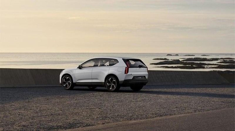 Volvo EX60 (2026) AWD P12 PURE ELECTRIC PLUS AUT - fotka 12 z 13