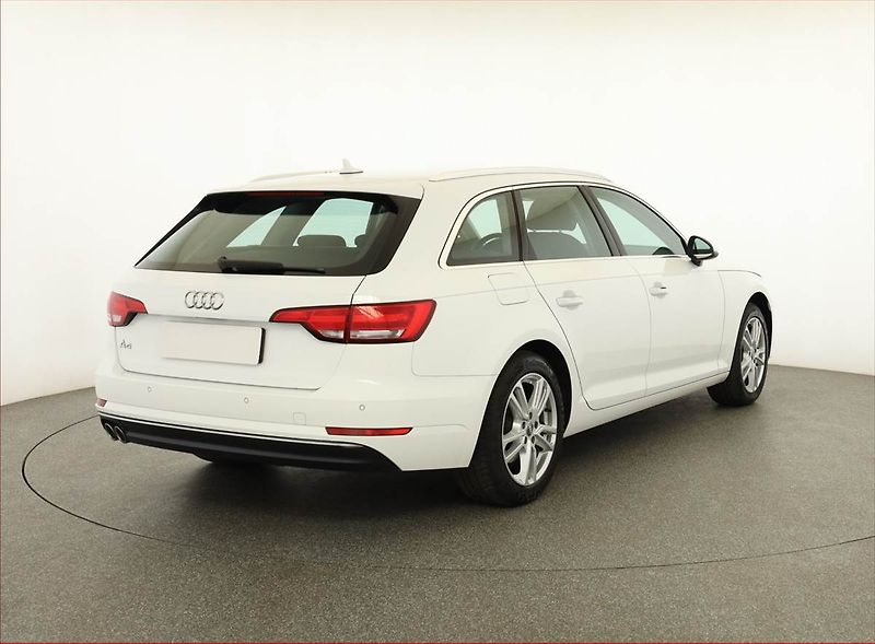 Audi A4 (2017) 2.0 TDI, Navi, Bi-Xenony - fotka 5 z 19