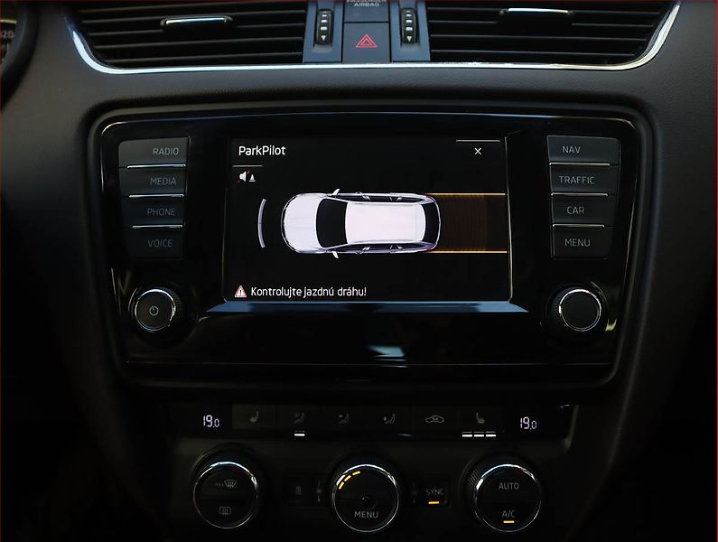 Škoda Octavia (2015) Scout 2.0 TDI, 4X4, Automat - fotka 16 z 20