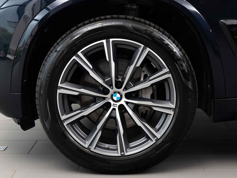 BMW X5 xDrive40d - fotka 6 z 24