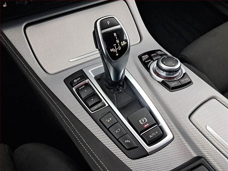 BMW Řada 5 (2013) 530d xDrive, 4X4, Automat - fotka 13 z 30