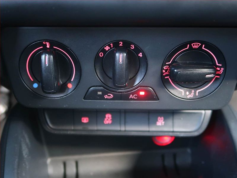 Audi A1 (2010) 1.2 TFSI, jezdí výborně - fotka 12 z 15