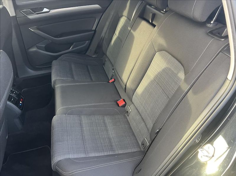 Volkswagen Passat 2,0 TDi DSG,1.Maj,Odpočet DPH - fotka 27 z 30