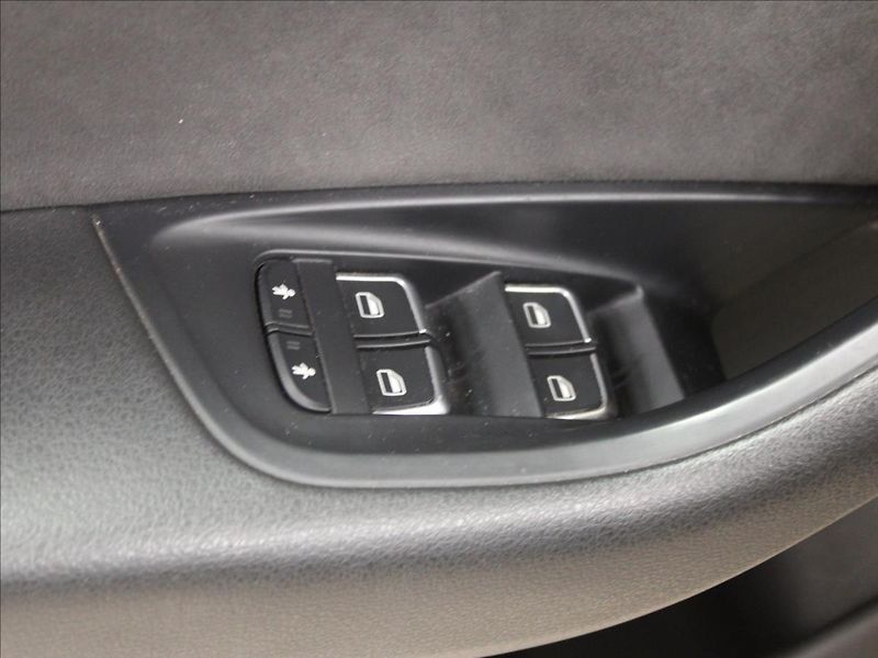 Audi A6 3,0 TDI 160KW S-Line top stav - fotka 16 z 32