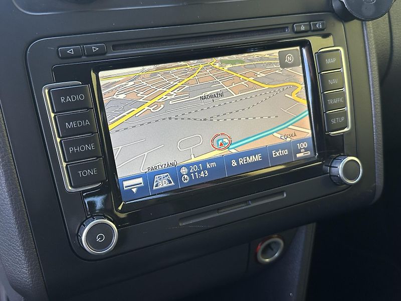 Volkswagen Touran (2015) *DSG* 1.6TDI/77kW *7.Míst *TZ  - fotka 20 z 41