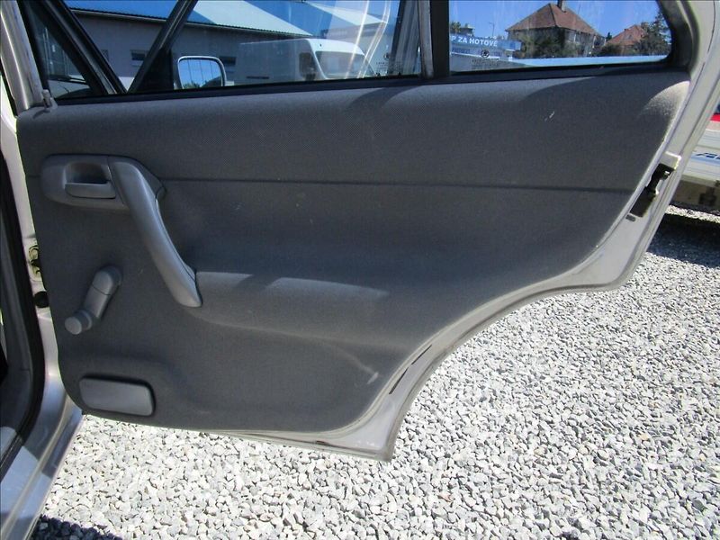 Škoda Felicia Combi 1.6MPi LX, Klima, 2. maj - fotka 23 z 40