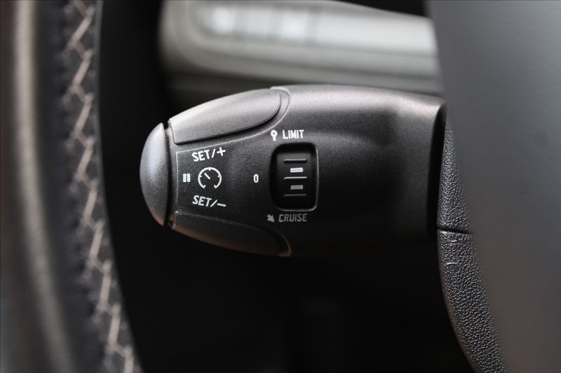 Peugeot 2008 1,2 T  AUTOMAT,ALLURE,WEBASTO - fotka 21 z 34