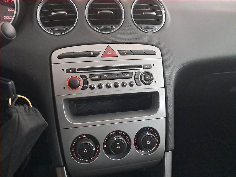 Peugeot 308 (2010) 1.6 HDi, 7 míst, Tažné - fotka 12 z 17