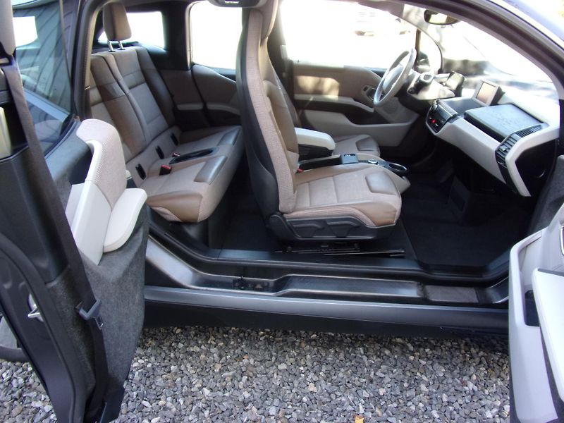 BMW i3 (2020) 120Ah 42kWhBEV  NÁJEZD 42000KM - fotka 18 z 23