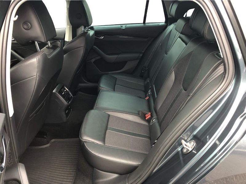 Škoda Octavia Combi 2.0 TDI STYLE  DSG 7° - fotka 12 z 29