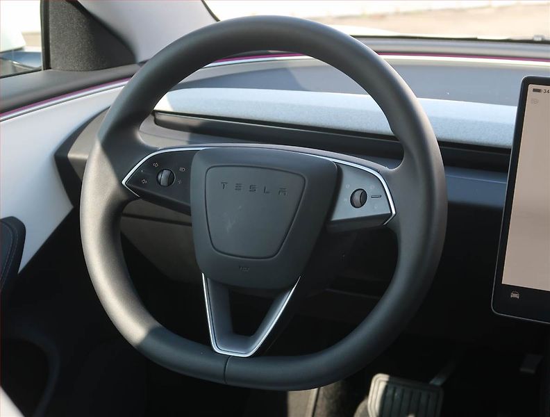 Tesla Model 3 (2024) Standard Range 60kWh - fotka 21 z 25