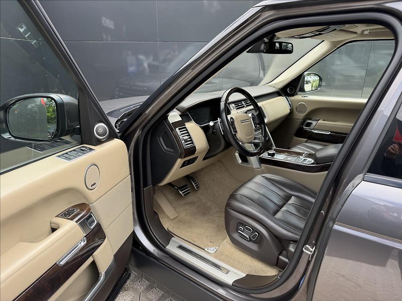 Land Rover Range Rover 5,0 S/C V8 Autobiography DPH - fotka 9 z 44