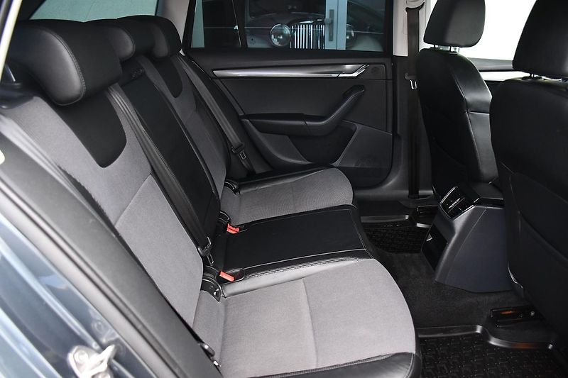 Škoda Octavia 2.0TDi STYLE VIRTUAL ACC ČR - fotka 16 z 54
