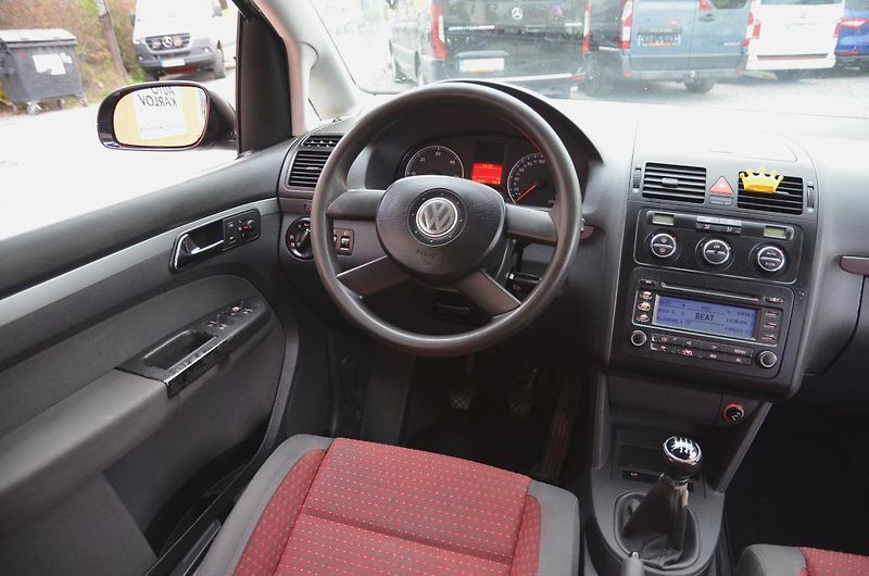 Volkswagen Touran (2005) 2.0 TDi 103kW / 2x sada kol - fotka 19 z 26
