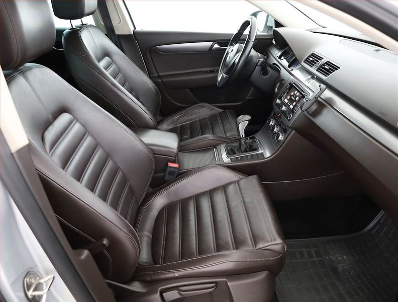 Volkswagen Passat (2014) 2.0 TDI, Navi, Tempomat - fotka 7 z 18