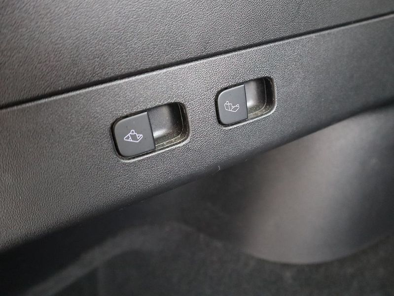 Tesla Model Y (2022) - fotka 10 z 45