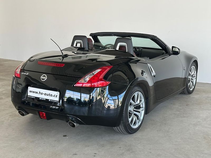Nissan 370 Z (2012) 328 HP,ČR,1.majitel,nehavar. - fotka 4 z 19