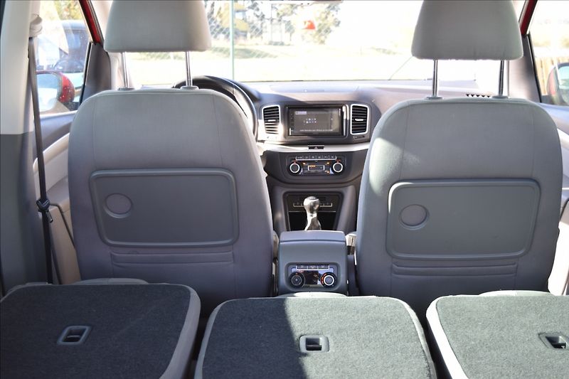 Seat Alhambra 1,4 TSi 110KW KLIMA NOVÁ NÁPLŇ - fotka 18 z 48