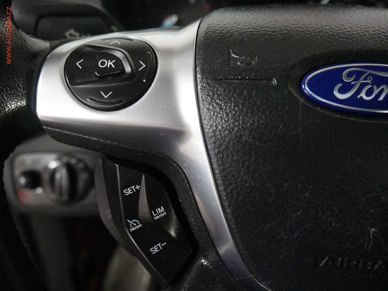 Ford Kuga (2013) 2.0 TDCi 4x4, Panorama - fotka 14 z 20