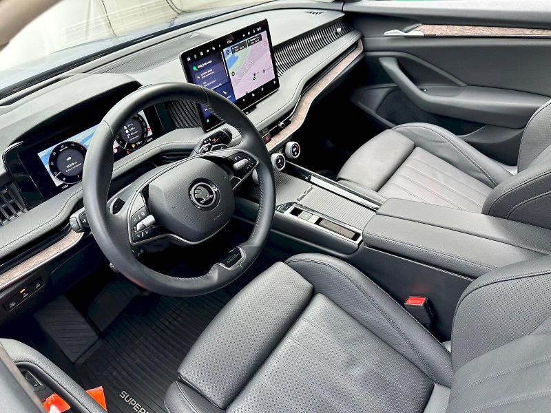 Škoda Superb (2024) 2.0 TDI 142kW 4x4 L&K Combi DS - fotka 6 z 27