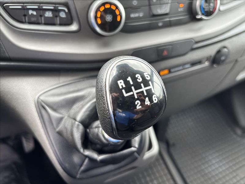 Ford Transit Custom 2,0 EcoBlue 96kW K.Van - fotka 31 z 32